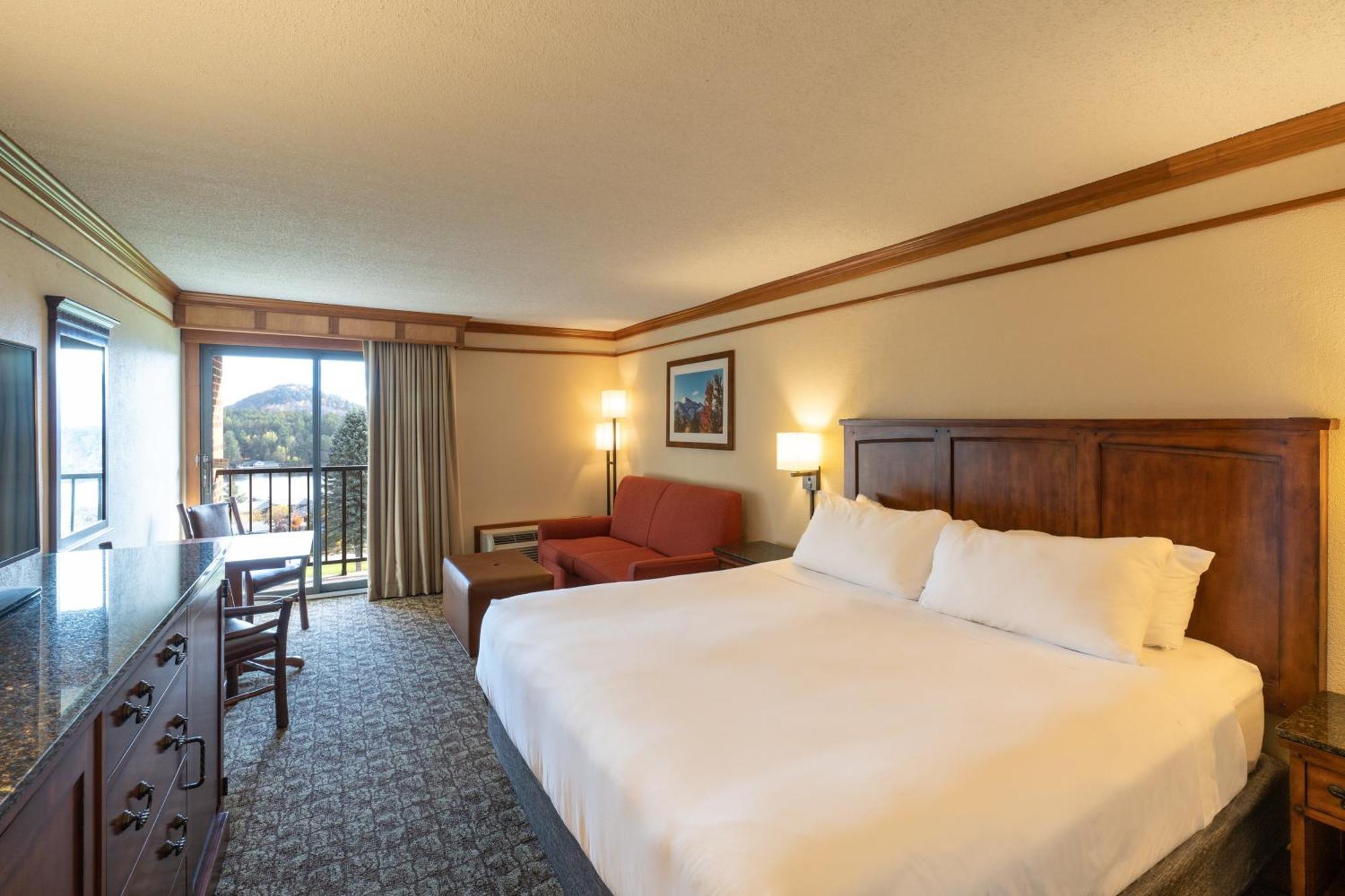Crowne Plaza Placid By Ihg 4*